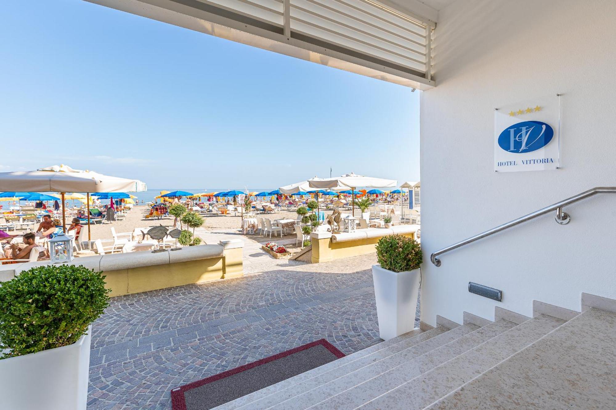 Hotel Vittoria Lignano Sabbiadoro Luaran gambar